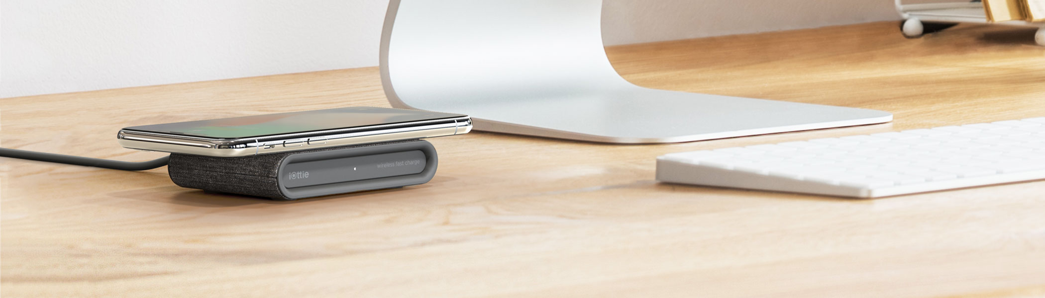 iottie.comionw-mini_ash_lifestyle iON Wireless Mini Charing Pad in Ash on Office Desk