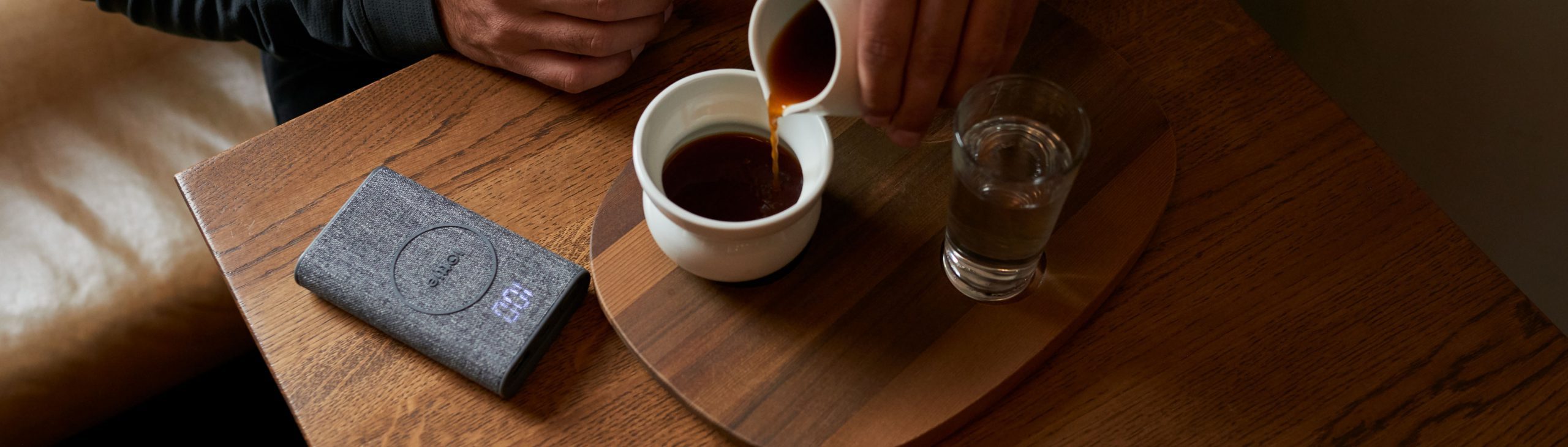 iottie.comionw_go_ash_lifestyle iON Wireless Go Power Bank in Ash at a Cafe, Portable Charger