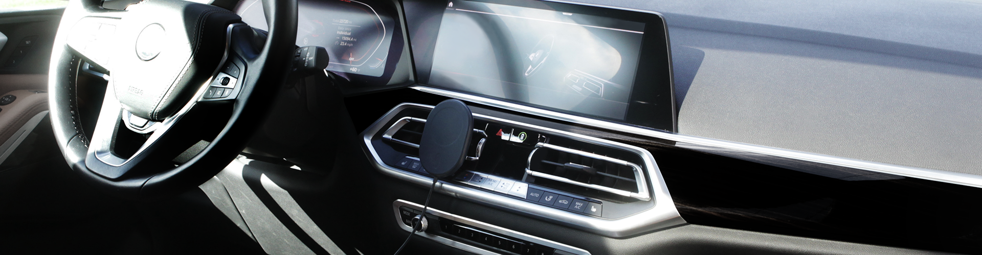 velox_wireless-vent_detail-image00 Velox Magnetic Wireless MagSafe Compatible Phone Mount Installed in Air Vent